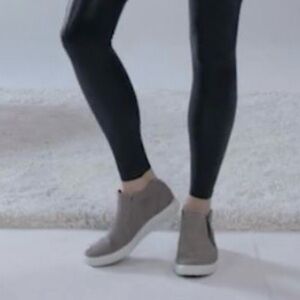 ECCO women’s leather booties size 8